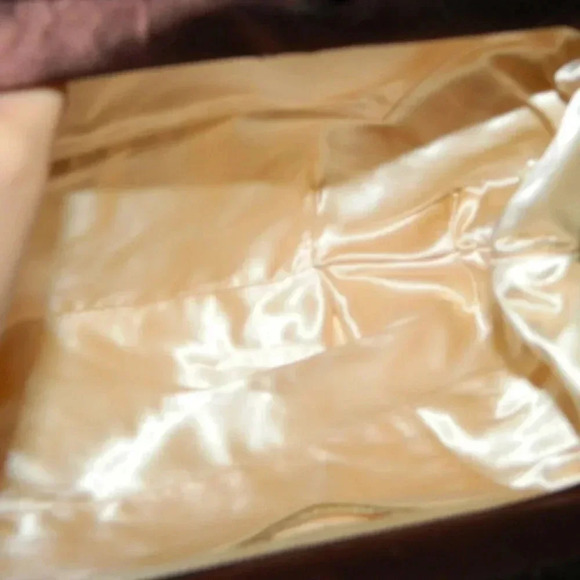 JOSEF Italian Made Brown Sateen Crepe Handbag - Picture 5 of 6